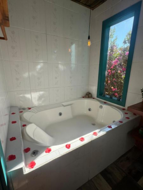 Morada na Serra chalé com hidromassagem, deck, churrasqueira
